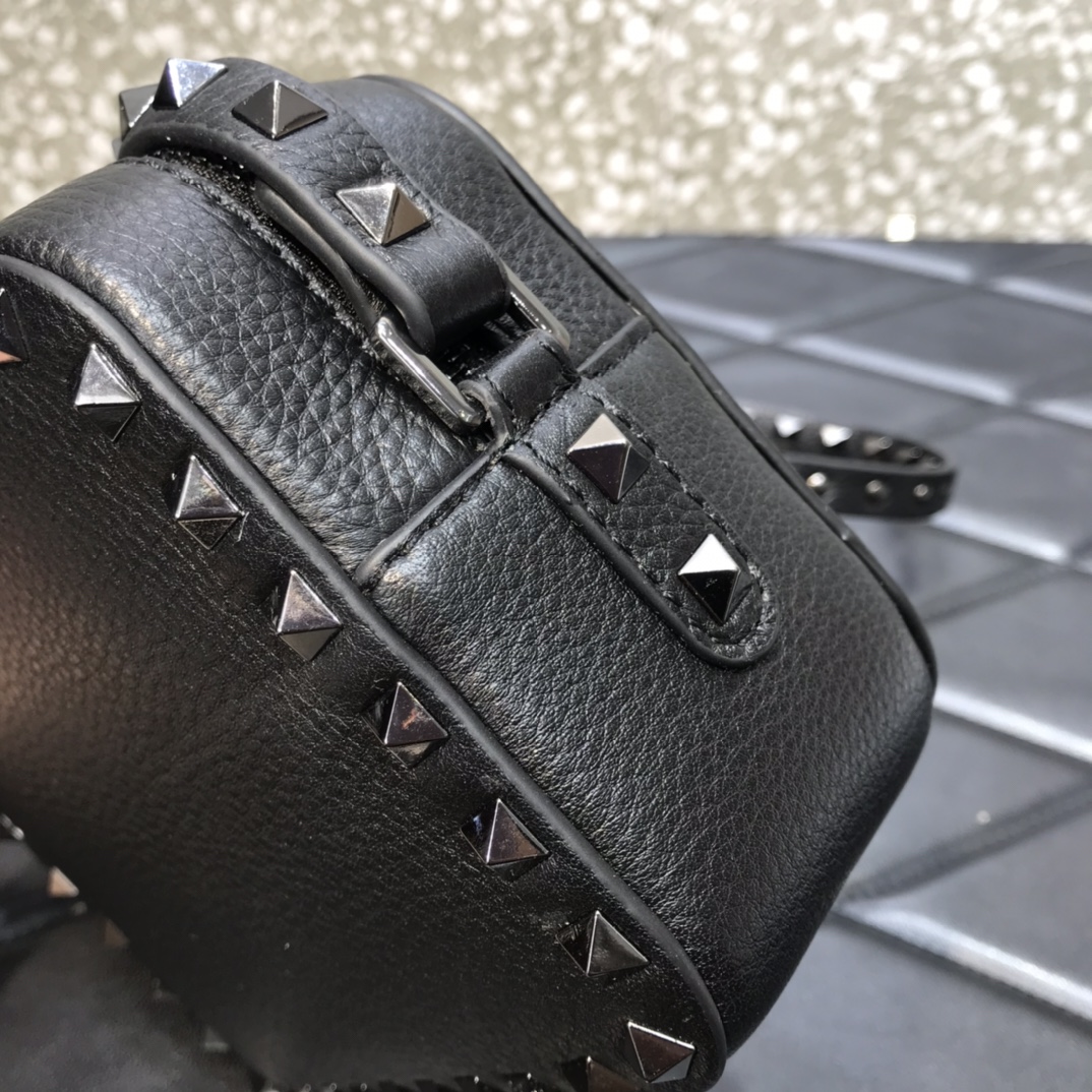 Valentino Garavani Rockstud Crossbody Camera Bag in Black Grainy Calfskin